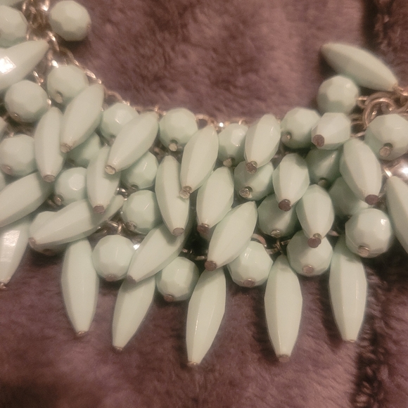 Avon statement necklace. Teal - Picture 5 of 8